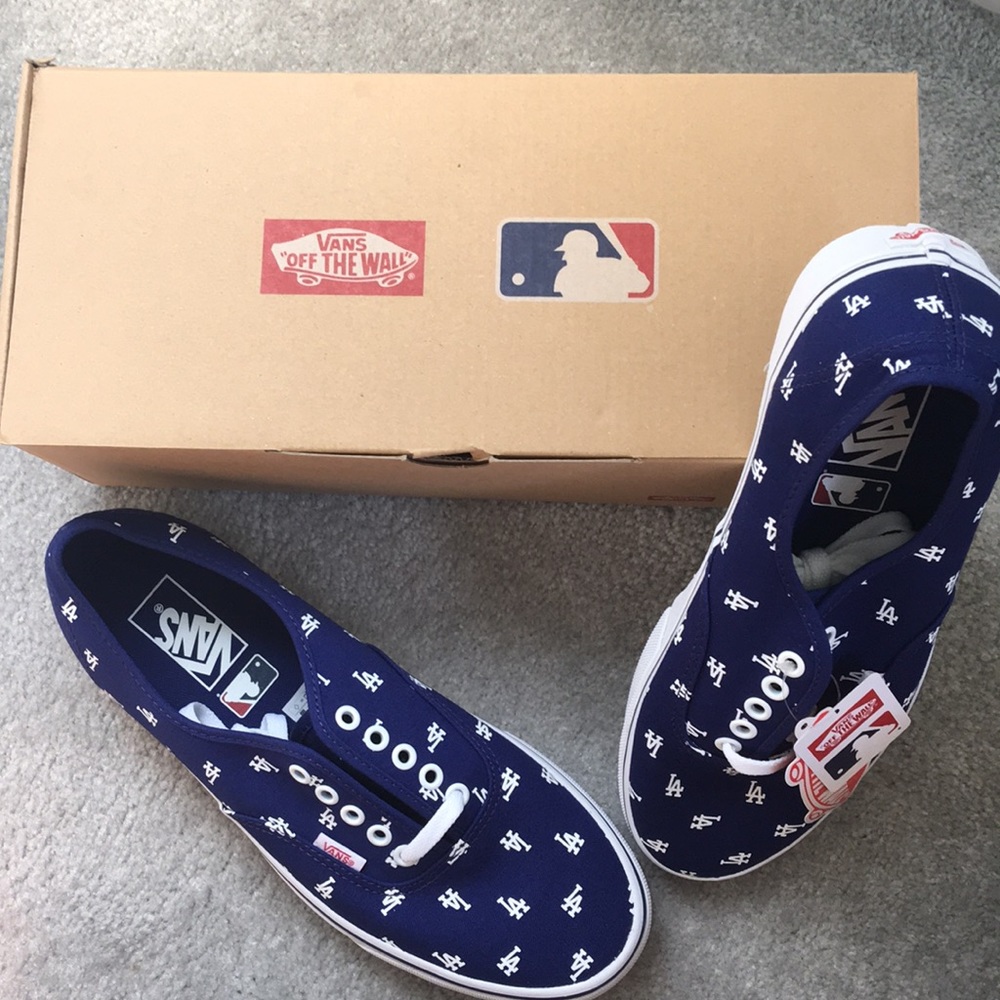 MENS Dodger Vans size 9.5 NEW!!!